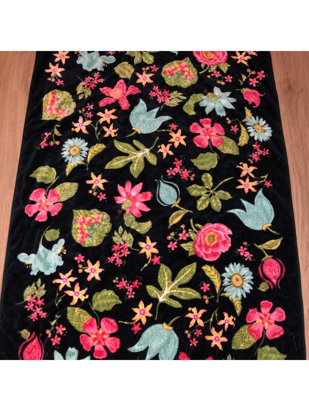 VINTAGE VERA BRADLEY BOTANICA FLORAL BLACK BEACH POOL TOWEL RETIRED 60” x 34”
